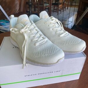 BRAND NEW APL Women’s TechLoom Pros